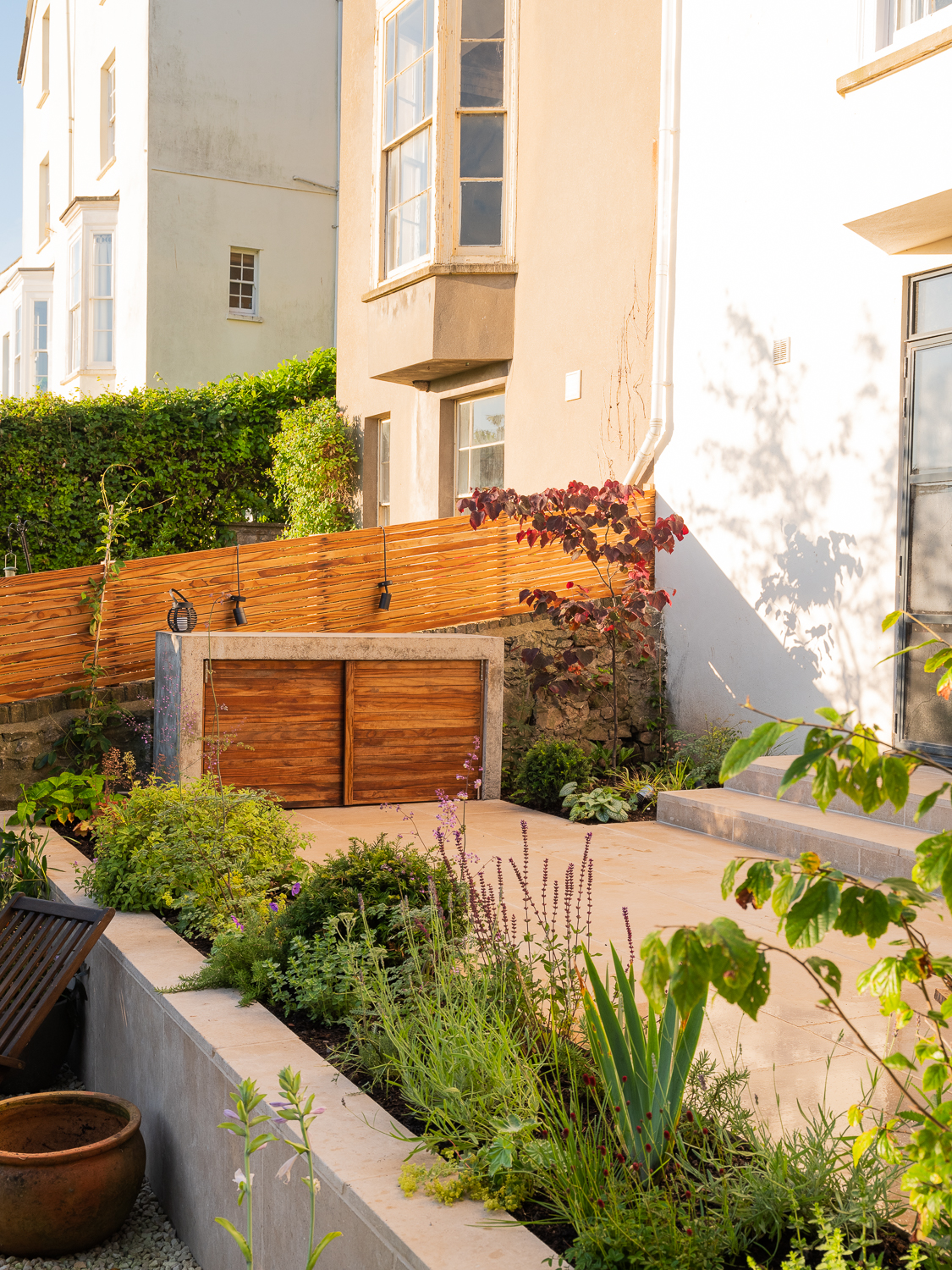 outdoor kitchen entertaining terrace